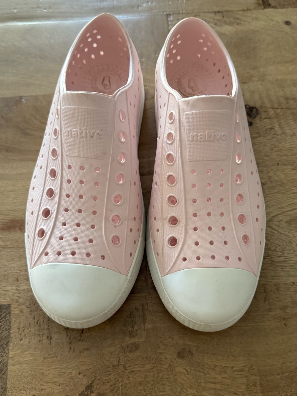 Native Women's Jefferson Slip-On in Pale Pink White Toe unisex women sz 9